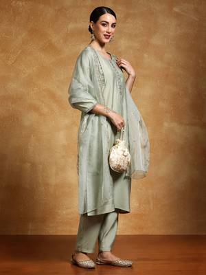 Floral Yoke Design Sequinned Straight Republic Day Kurta With Trousers And Dupatta 5