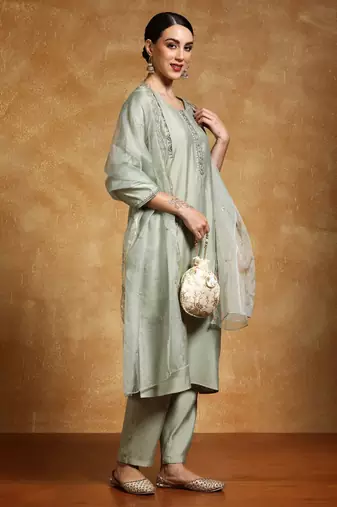 Floral Yoke Design Sequinned Straight Republic Day Kurta With Trousers And Dupatta