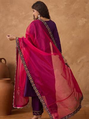Floral Embroidered Thread Work Notch Neck Straight Kurta With Trousers & Dupatta 5
