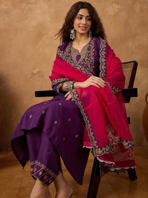 Floral Embroidered Thread Work Notch Neck Straight Kurta With Trousers & Dupatta 7