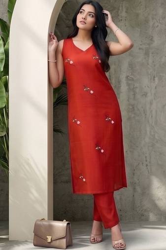 Women Ethnic Motifs Embroidered Regular Thread Work Kurta with Trousers