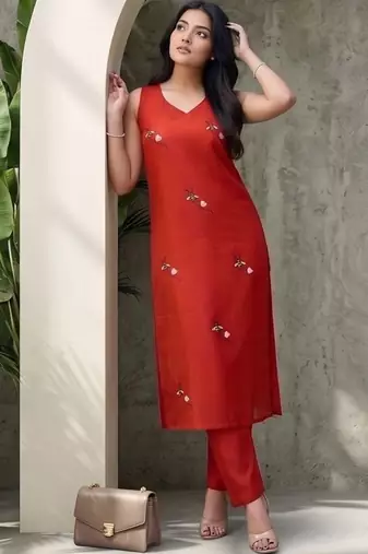 Women Ethnic Motifs Embroidered Regular Thread Work Kurta with Trousers