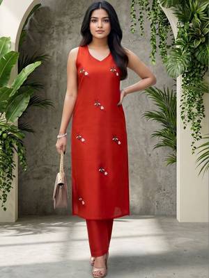 Women Ethnic Motifs Embroidered Regular Thread Work Kurta with Trousers 2