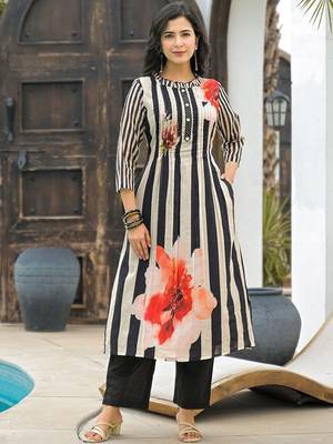 Women Printed Regular Kurta with Trousers 1
