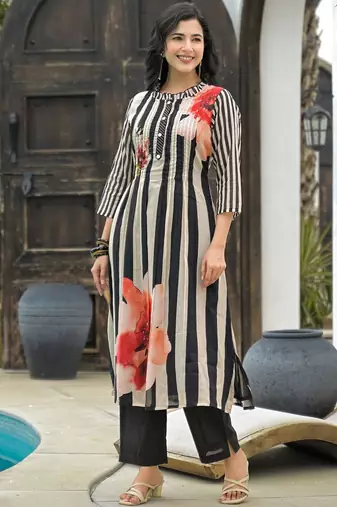 Women Printed Regular Kurta with Trousers