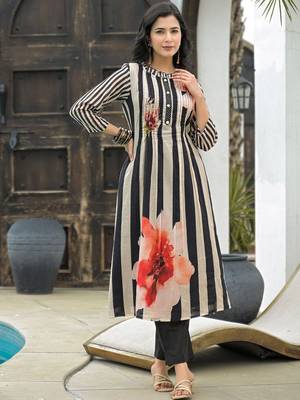 Women Printed Regular Kurta with Trousers 3