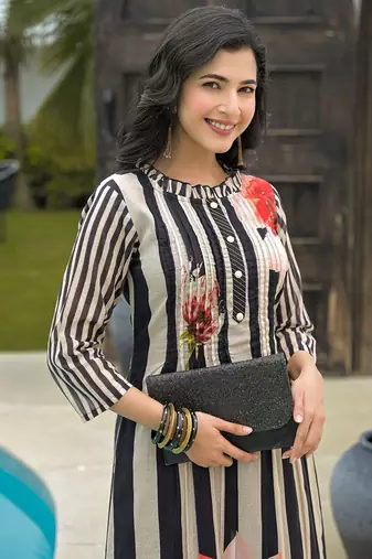 Women Printed Regular Kurta with Trousers