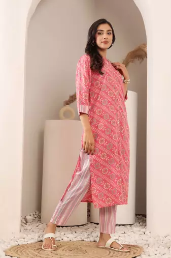 Bandhani Printed Mandarin Collar Straight Kurta With Trouser