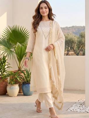 Women Ethnic Motifs Yoke Design Regular Thread Work Kurta with Trousers & With Dupatta 1