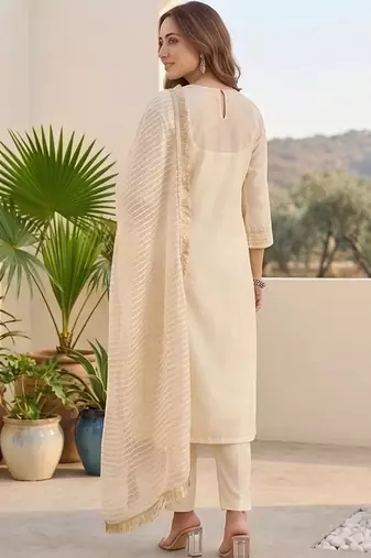 Women Ethnic Motifs Yoke Design Regular Thread Work Kurta with Trousers & With Dupatta