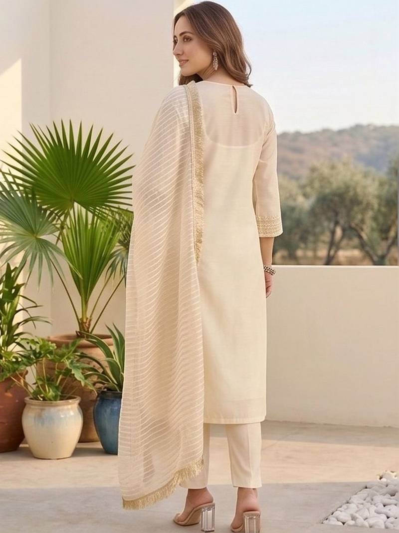 Women Ethnic Motifs Yoke Design Regular Thread Work Kurta with Trousers & With Dupatta