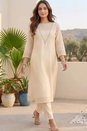 Women Ethnic Motifs Yoke Design Regular Thread Work Kurta with Trousers & With Dupatta