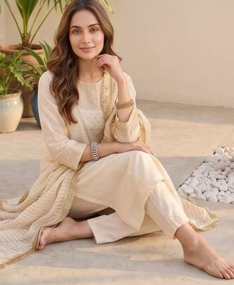 Women Ethnic Motifs Yoke Design Regular Thread Work Kurta with Trousers & With Dupatta 7