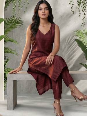 Women Ethnic Motifs Regular Kurta with Trousers 3