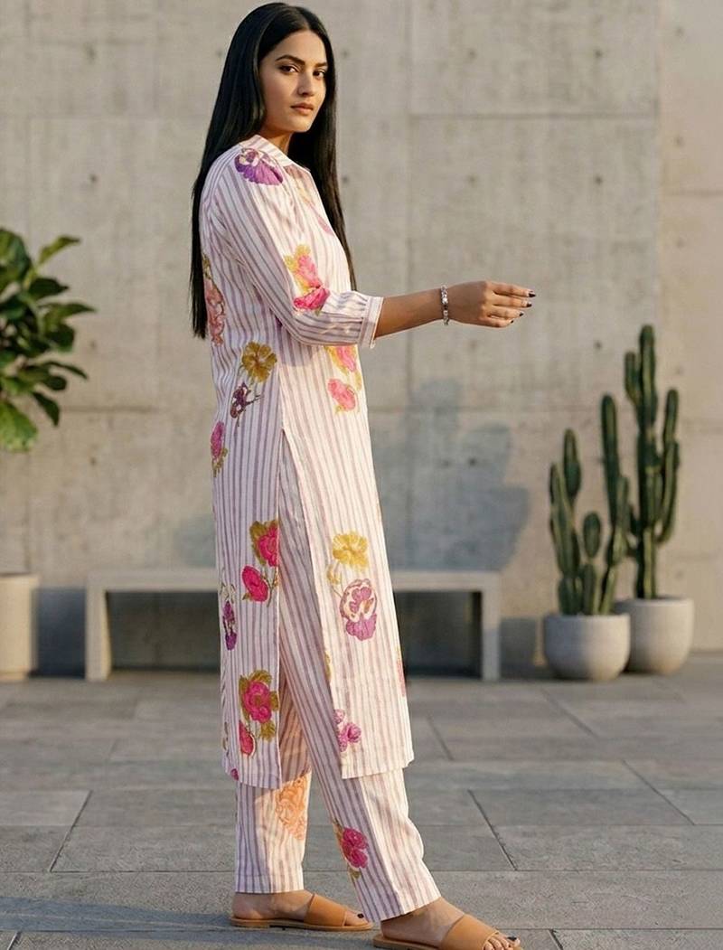 Women Floral Printed Regular Chanderi Silk Kurta with Trousers