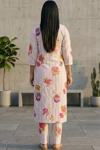 Women Floral Printed Regular Chanderi Silk Kurta with Trousers