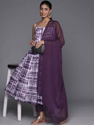 Bandhani Printed Chanderi Silk Anarkali Kurta & Trousers With Dupatta 7
