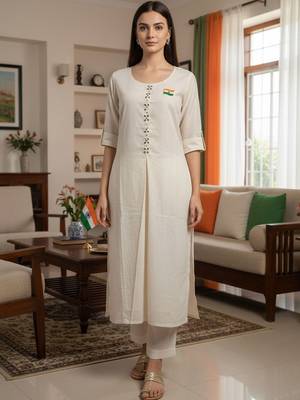 Women Regular Thread Work Kurta with Trousers 4