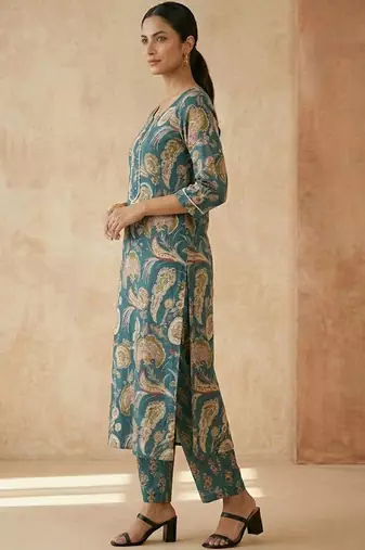 Women Ethnic Motifs Printed Regular Kurta with Trousers & With Dupatta
