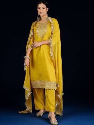Women Ethnic Motifs Embroidered Kurta with Trousers & Dupatta 1