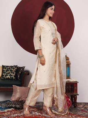 Cream-Coloured Floral Embroidered Sequined Kurta With Palazzos & Dupatta 3
