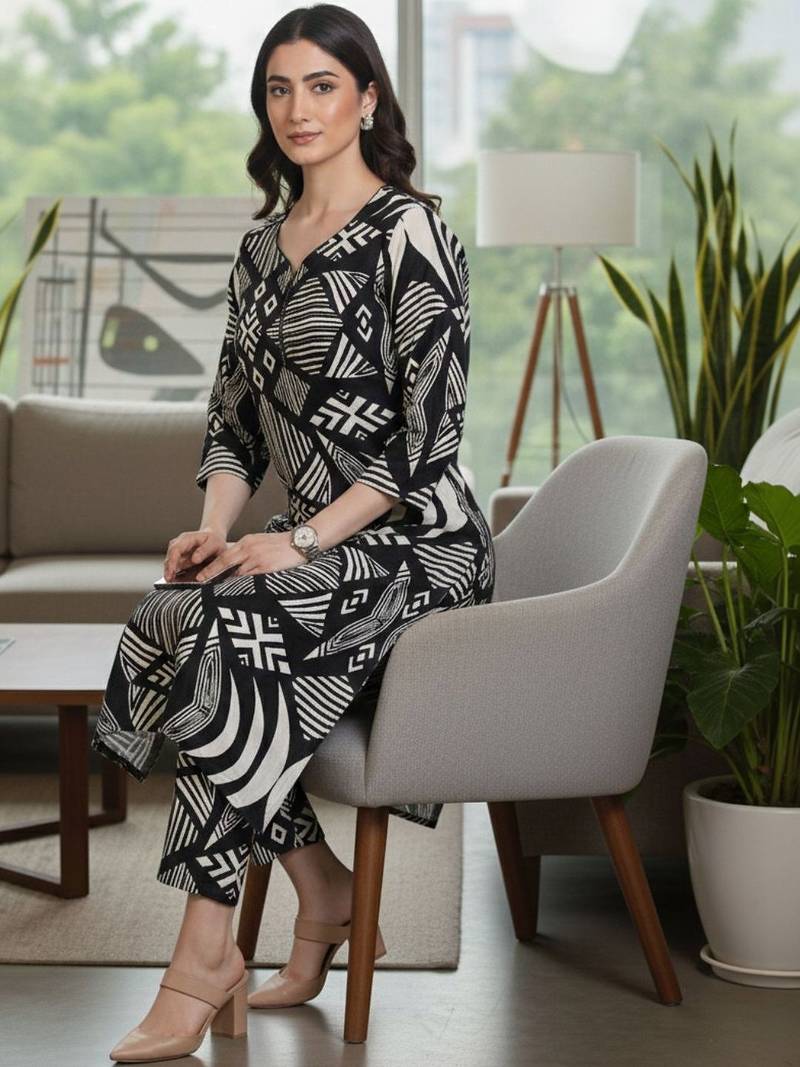 Women Printed Regular Kurta with Trousers