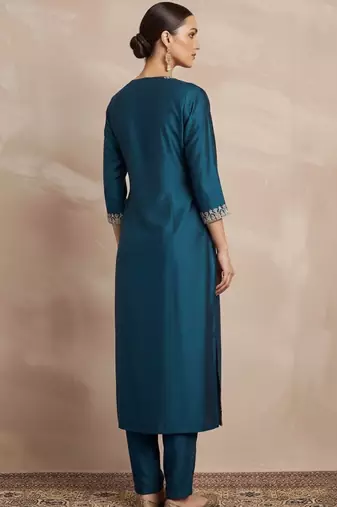 Women Ethnic Motifs Embroidered Regular Thread Work Kurta with Trousers & With Dupatta