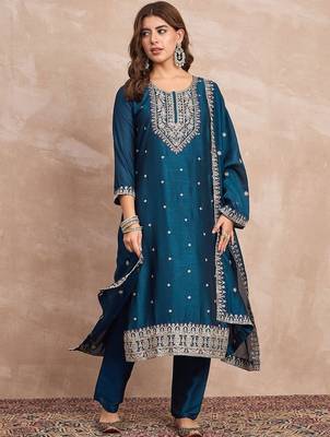 Women Ethnic Motifs Embroidered Kurta with Trousers & Dupatta 3