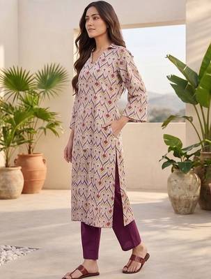 women ethnic motifs printed regular kurta with trousers 1