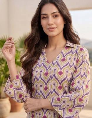women ethnic motifs printed regular kurta with trousers 4