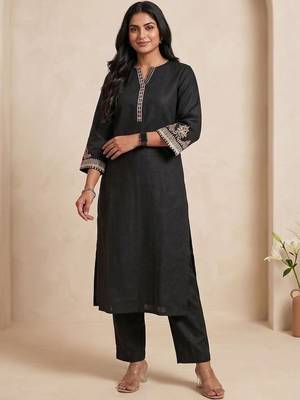 Women Ethnic Motifs Embroidered Regular Thread Work Kurta with Trousers 1