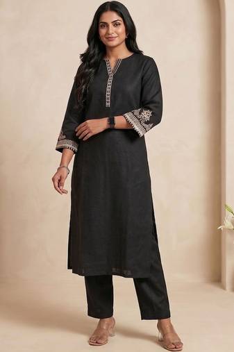 Women Ethnic Motifs Embroidered Regular Thread Work Kurta with Trousers