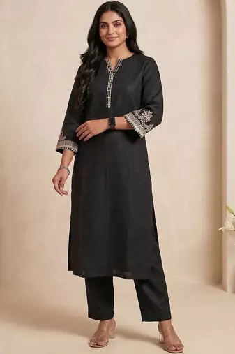 Women Ethnic Motifs Embroidered Regular Thread Work Kurta with Trousers