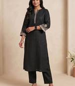 Women Ethnic Motifs Embroidered Regular Thread Work Kurta with Trousers