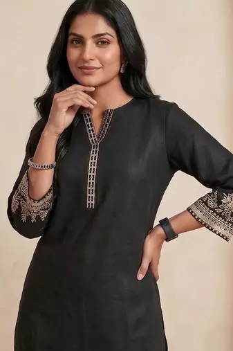 Women Ethnic Motifs Embroidered Regular Thread Work Kurta with Trousers