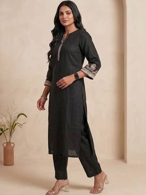 Women Ethnic Motifs Embroidered Regular Thread Work Kurta with Trousers 3