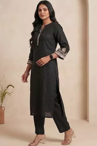 Women Ethnic Motifs Embroidered Regular Thread Work Kurta with Trousers