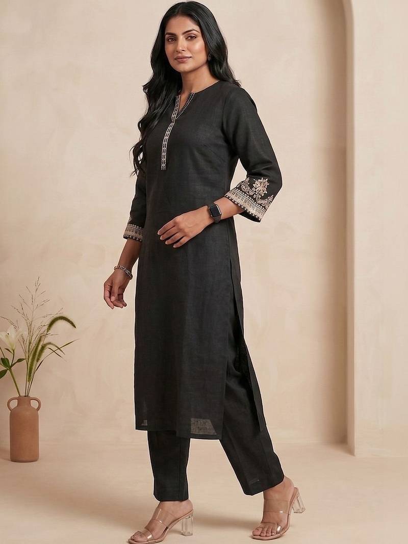 Women Ethnic Motifs Embroidered Regular Thread Work Kurta with Trousers