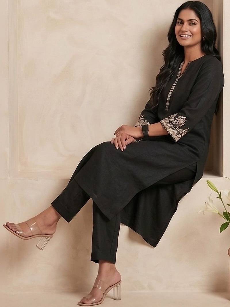 Women Ethnic Motifs Embroidered Regular Thread Work Kurta with Trousers