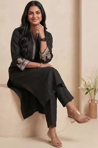 Women Ethnic Motifs Embroidered Regular Thread Work Kurta with Trousers