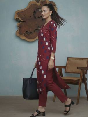 Women Ethnic Motifs Printed Regular Kurta with Trousers 6