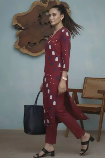 Women Ethnic Motifs Printed Regular Kurta with Trousers