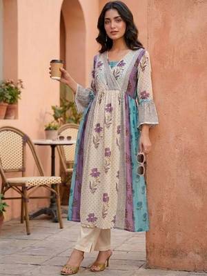 Women Floral Printed Empire Kurta with Trousers 1