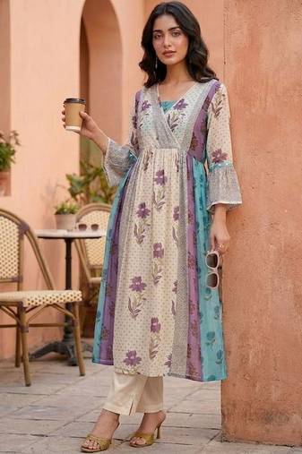 Women Floral Printed Empire Kurta with Trousers