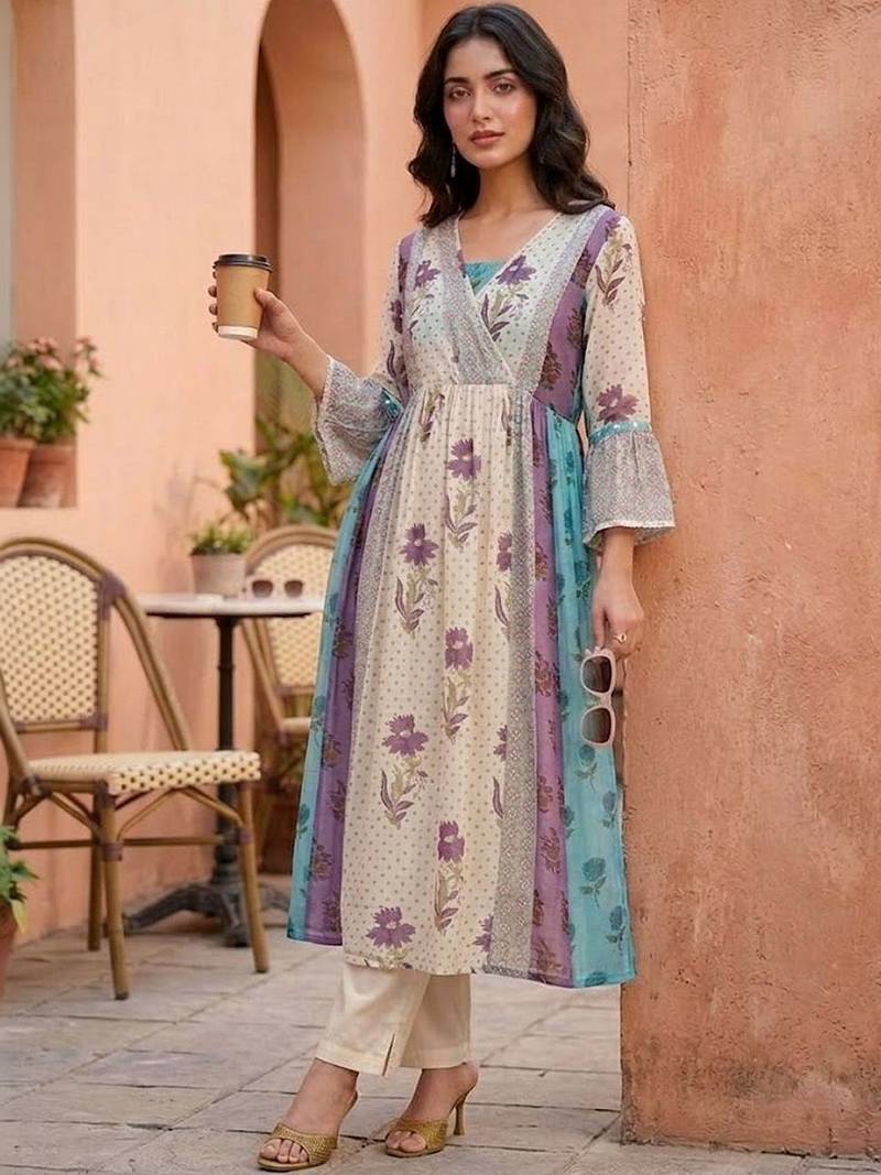 Women Floral Printed Empire Kurta with Trousers