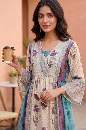 Women Floral Printed Empire Kurta with Trousers
