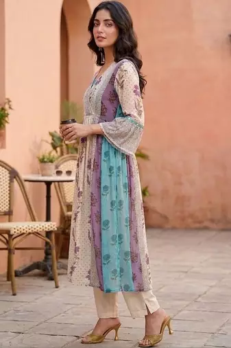 Women Floral Printed Empire Kurta with Trousers