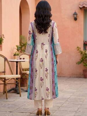 Women Floral Printed Empire Kurta with Trousers 4