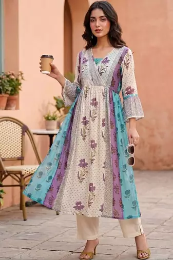 Women Floral Printed Empire Kurta with Trousers