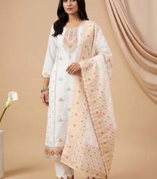 Women Ethnic Motifs Embroidered Regular Thread Work Kurta with Trousers & With Dupatta